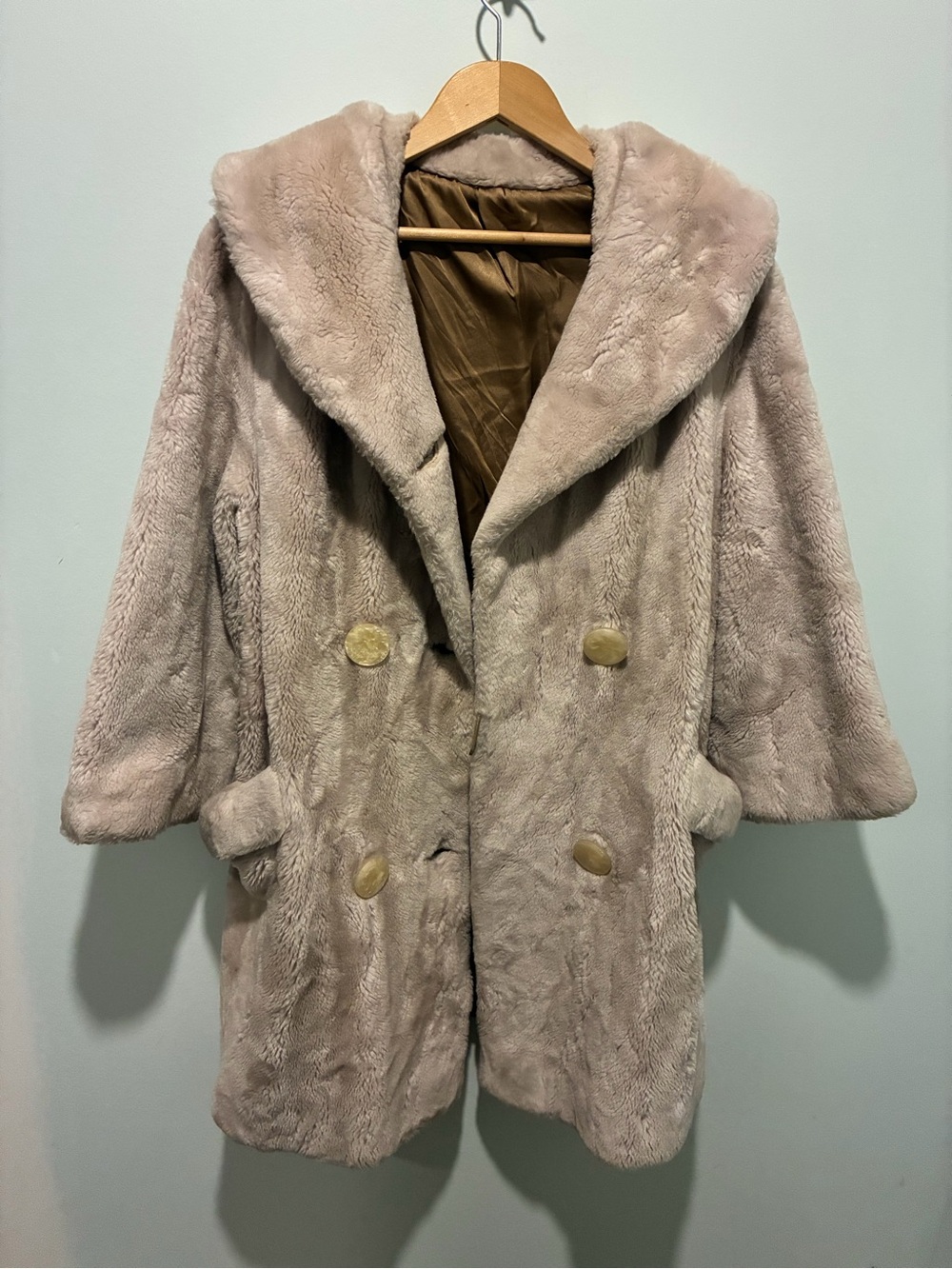 Plush Vintage Faux Fur Coat in a Cream Light Taupe Medium Large